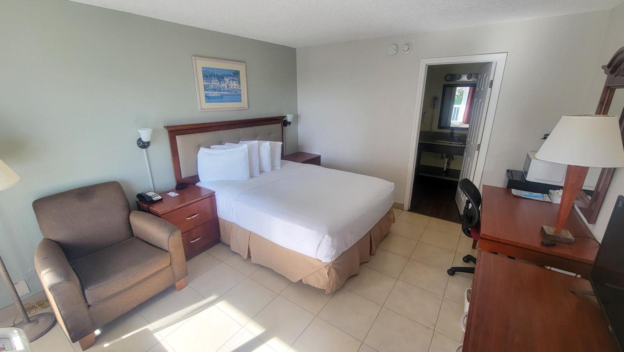 Queen Room with Harbour View,1545414247:JPEG