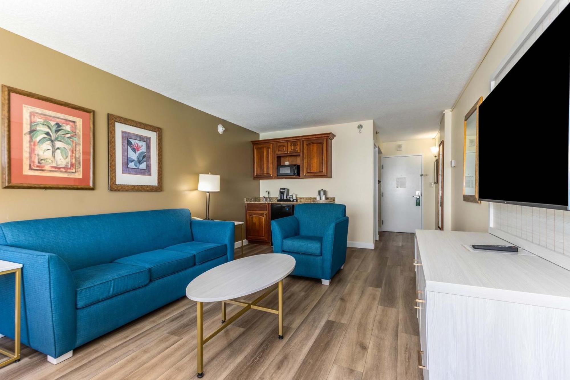 One-Bedroom Suite Balcony City VIew